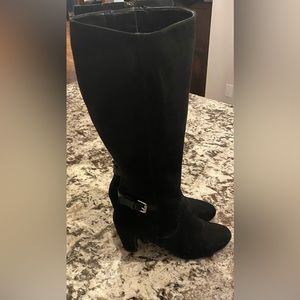Le Chateau women’s black suede dress boots. Size 7